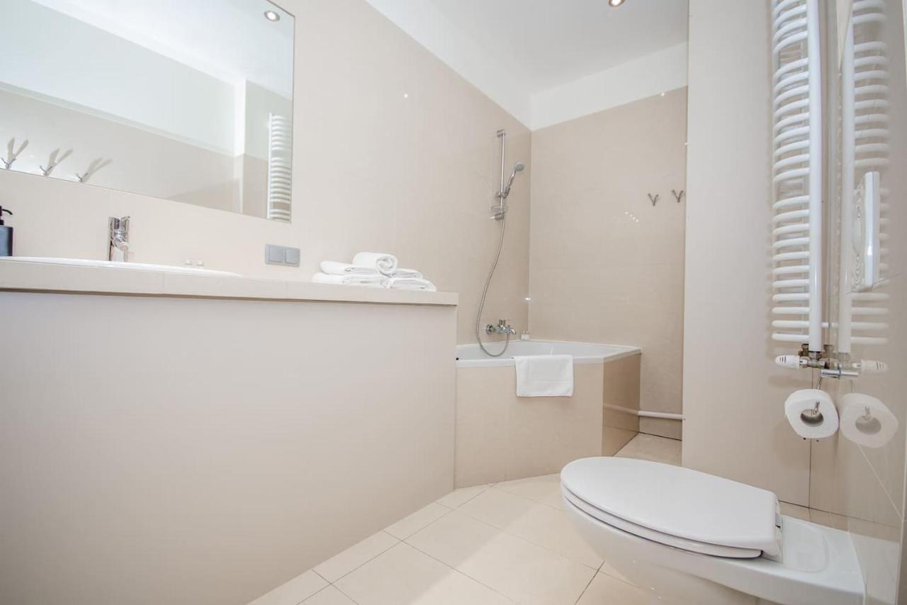 Inpoint 2-Bedrooms Apartment With Private Garden And Free Parking Kraków Eksteriør billede